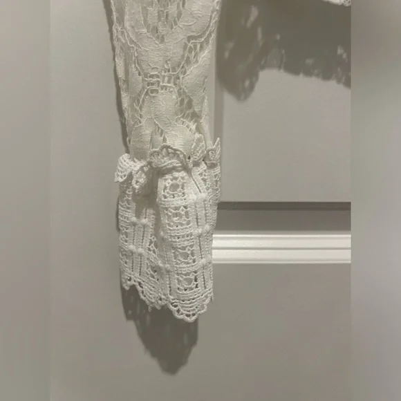 Francesca White Lace Top Elegant Never Worn - Picture 3 of 9